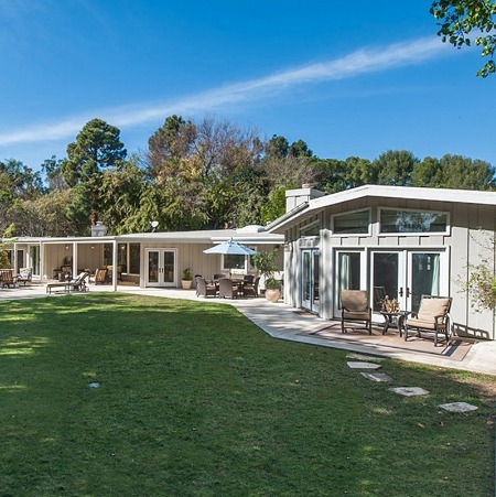 The Malibu Beach House Owned by Garth Brooks and Trisha Yearwood. 